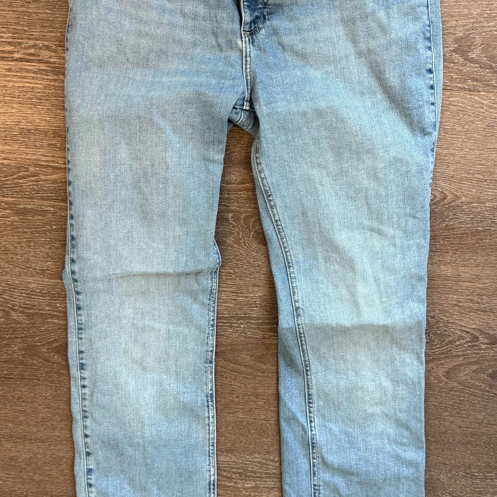 Wrangler Ultimate Riding Light Blue straight leg Jeans